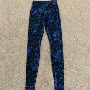 Lululemon yoga pants, size small